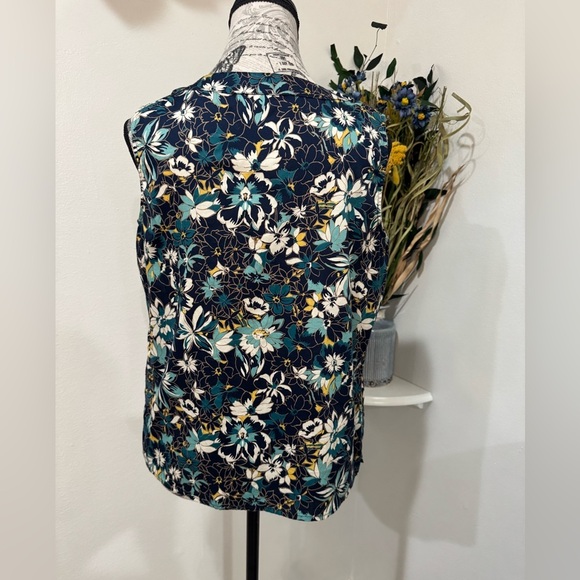 Talbots Blue and Turquoise Floral Cotton Sleeveless Blouse size Medium Petite - Picture 4 of 9